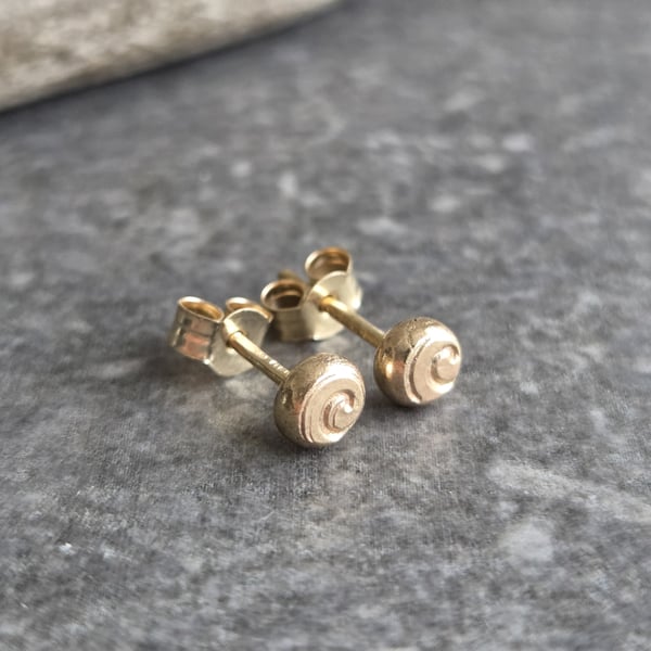 9ct gold pebble stud earrings, Spiral pattern