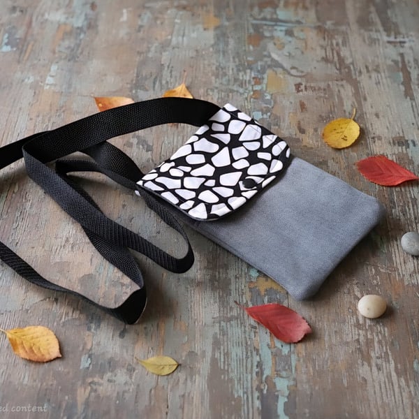 Mobile phone bag for when you just need card and phone
