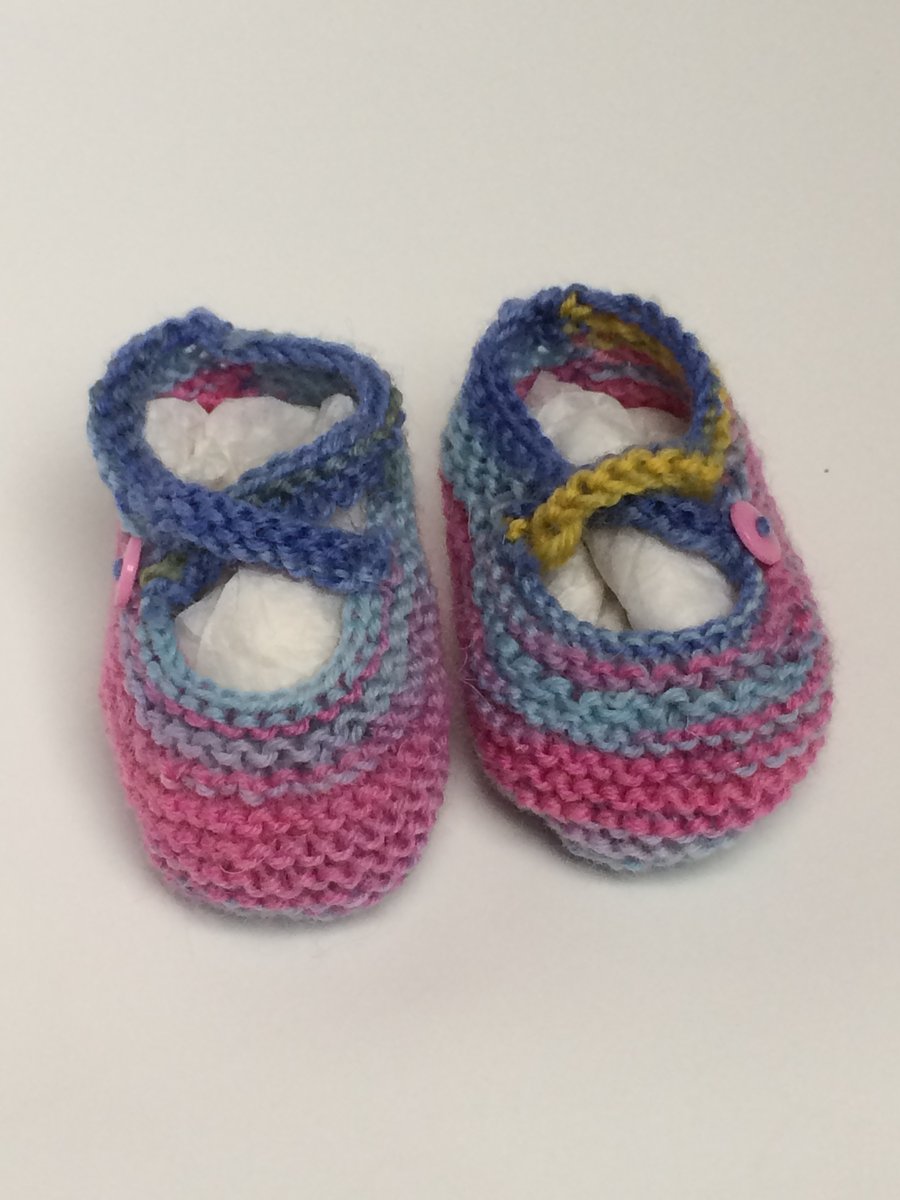 Cute Mary Jane knitted shoes for a newborn baby. Folksy