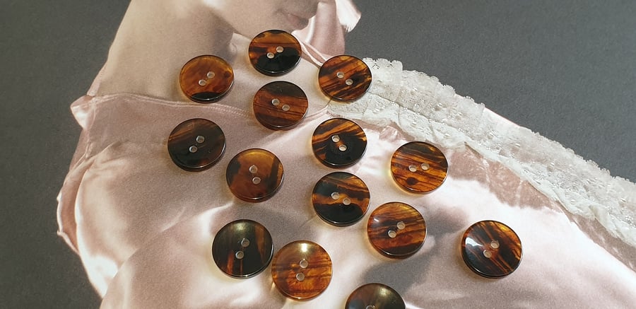 15mm 24L Tortoise Shell (polyester) x 6 Buttons