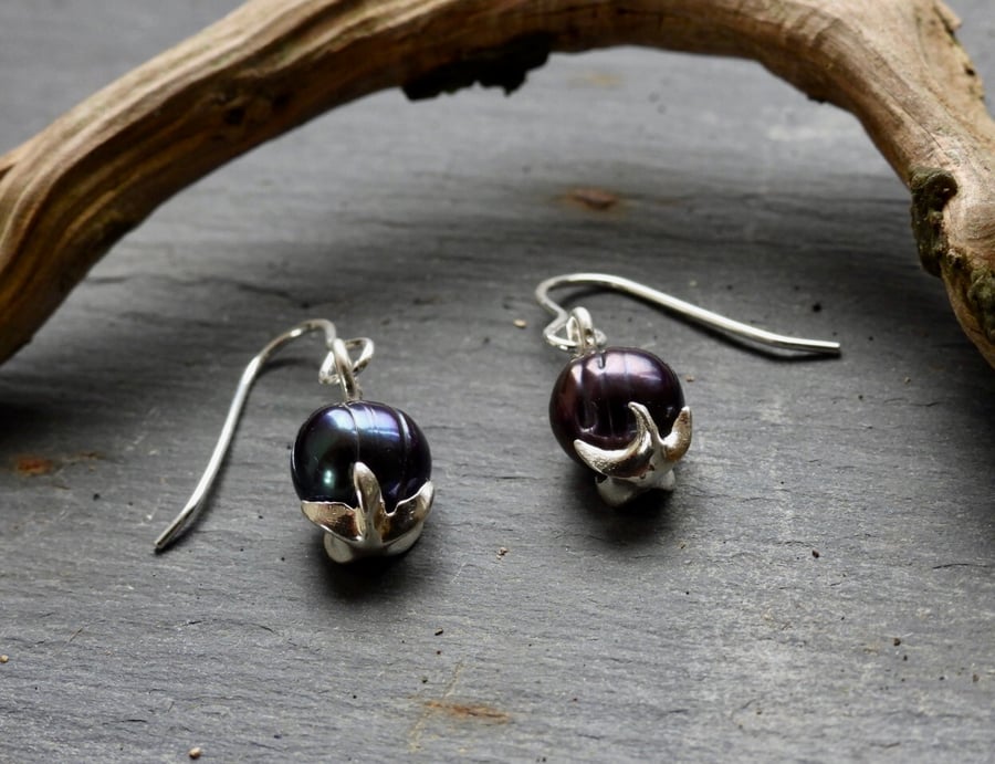 Summer Jewellery Black Pearl And Silver Starfish Earrings.