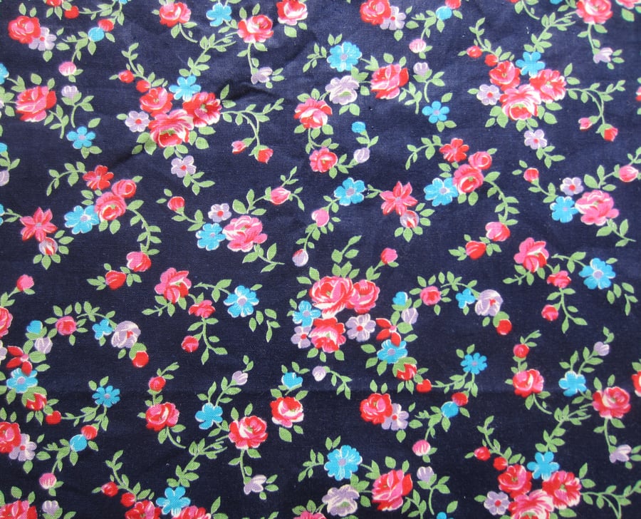 SALE Unused Vintage Floral Fabric Remnant. 35 x 42 inches.