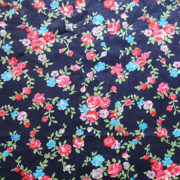 Unused Vintage Floral Fabric Remnant. 35 x 42 inches.