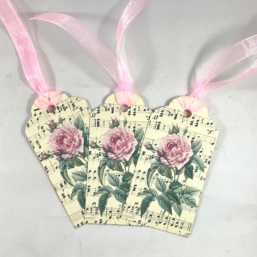 Vintage rose on music gift tags