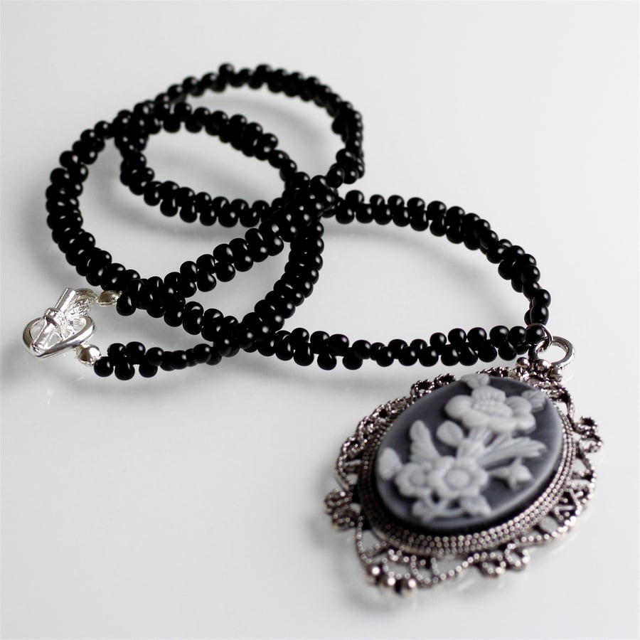 Flower Cameo Necklace - UK Free Post