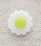 10 green Daisy flower buttons 15mm