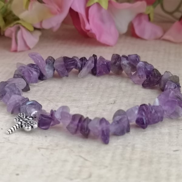 Amethyst chip stretch gemstone bracelet with dragonfly charm
