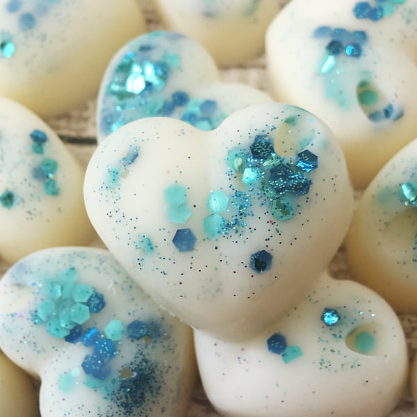 4 Hand poured  Wax Melt Hearts - 100% Soy wax, Aventus Fragrance