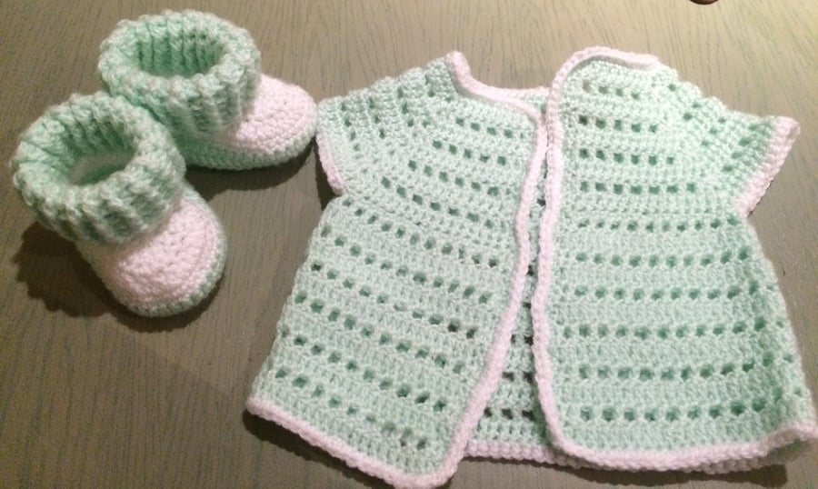 Crochet Baby Cardigan and Booties Set.    Tiny Baby-newborn 