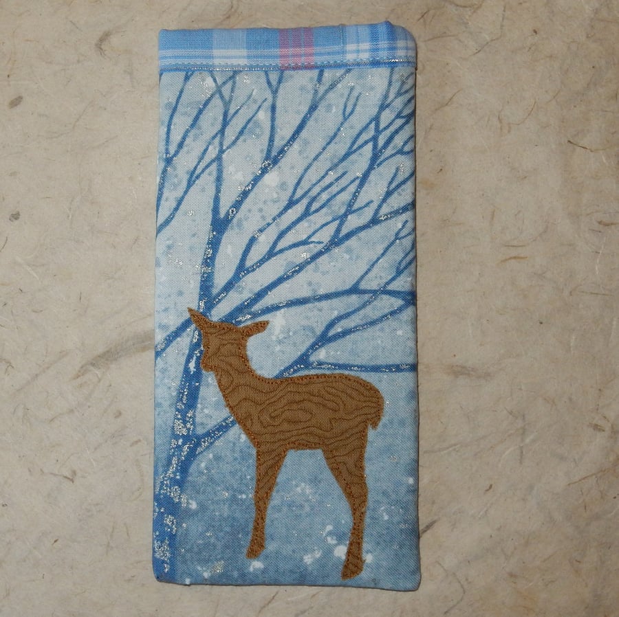 Glasses case - Deer in winter