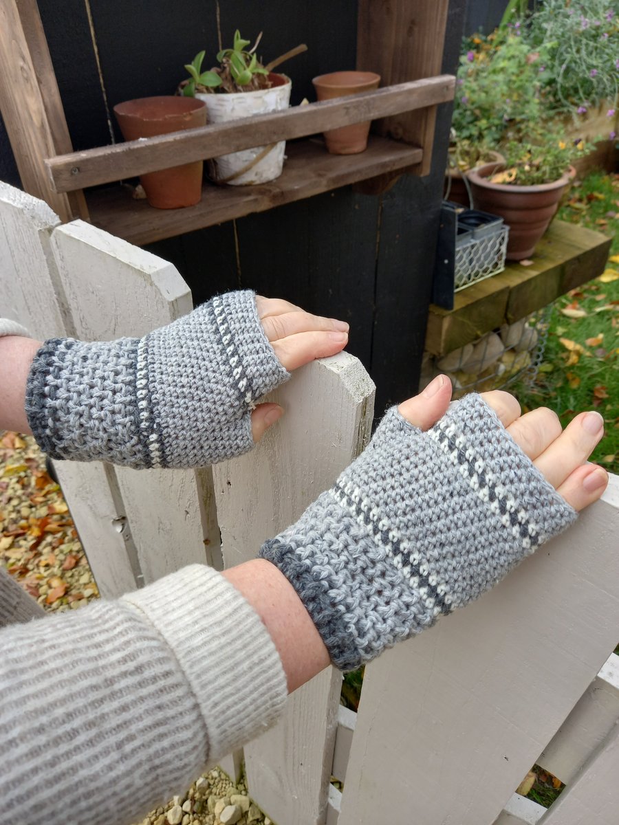 Womens handmade fingerless gloves