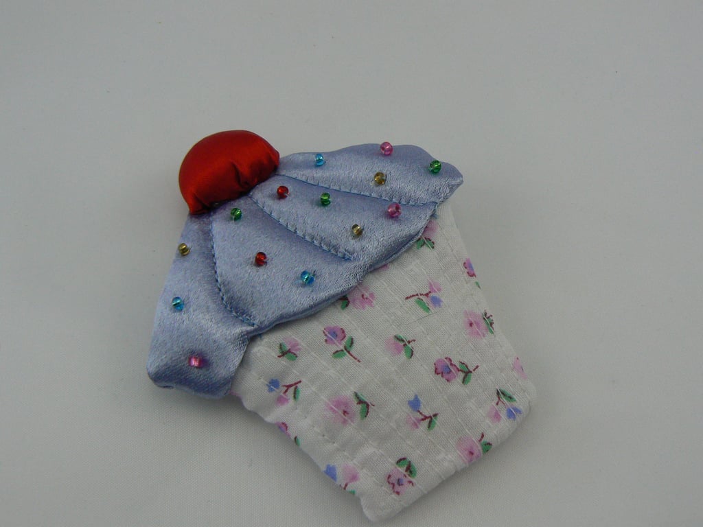 Cupcake  brooch with glass beads