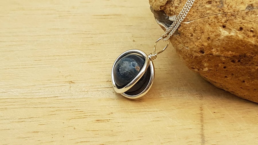 Minimalist Kyanite circle pendant necklace