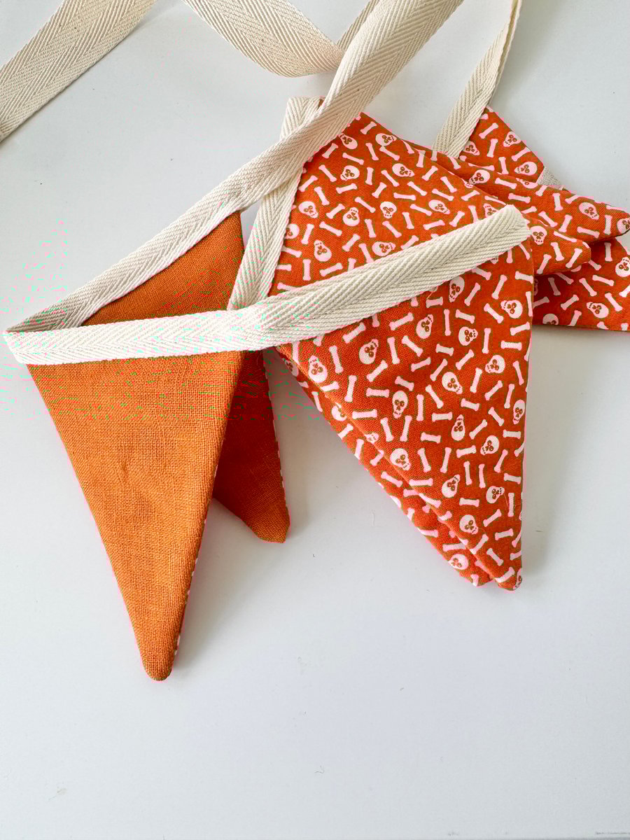 SALE - SKULL AND CROSSBONES HALLOWEEN BUNTING