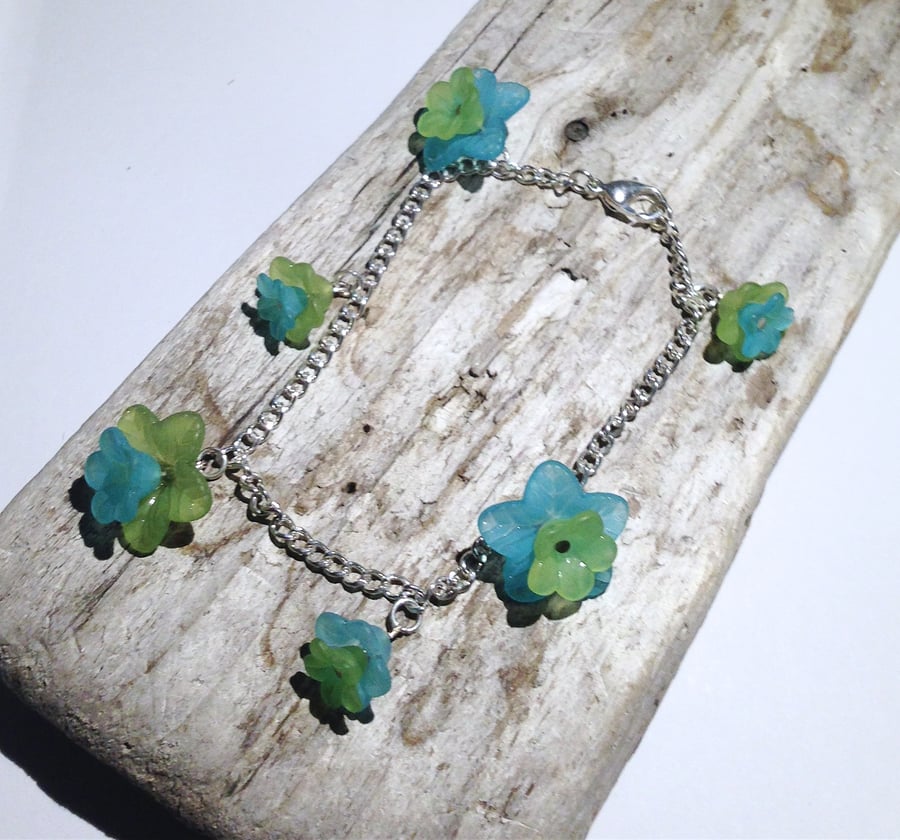 Pretty Blue and Green Flower Bracelet - UK Free Post