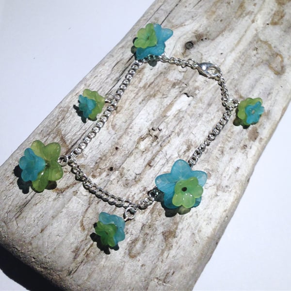 Pretty Blue and Green Flower Bracelet - UK Free Post