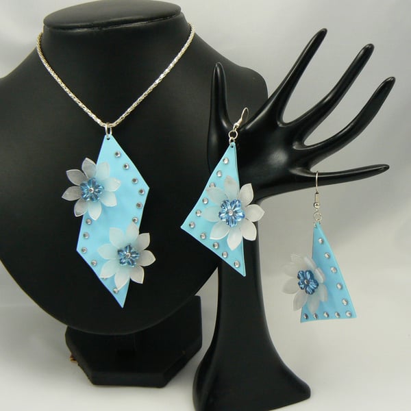 Earring and pendant set