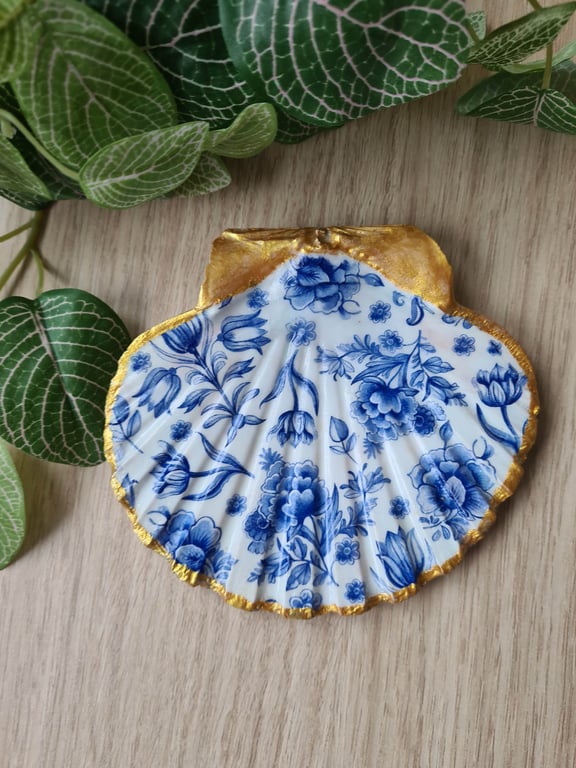 Scallop shell trinket dish blue and white design bridesmaid gift or for mum