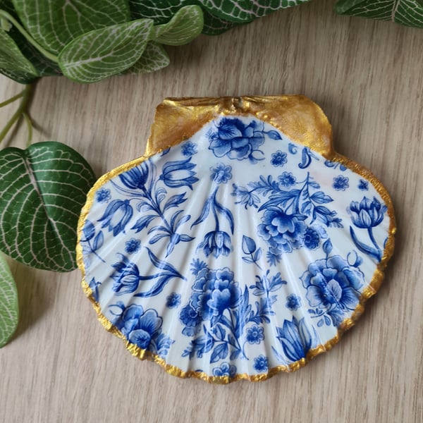Scallop shell trinket dish blue and white design bridesmaid gift or for mum