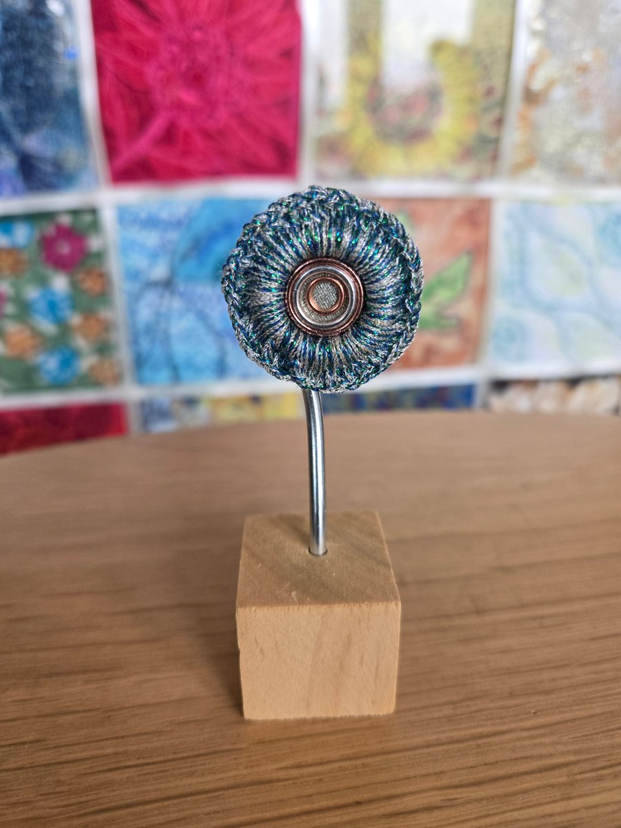 Flower, photo holder, wire photo holder,