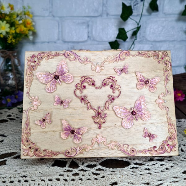 Pretty in pink Keepsake box