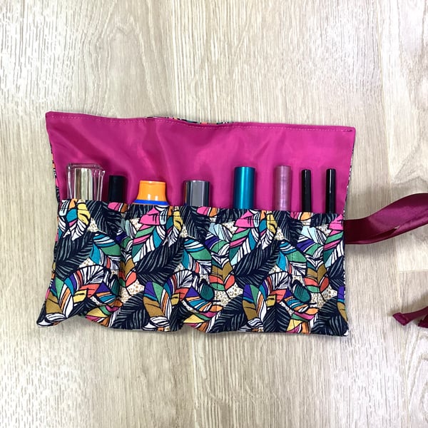 Make up wrap, cosmetic bag in wrap form 