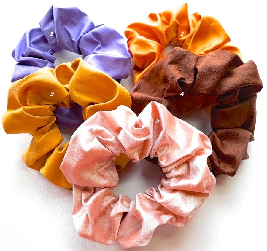 Pure silk hair elastic scrunchie.