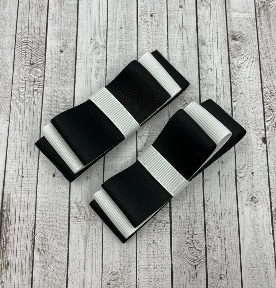 Black and White 3 inch Straight Bows on Clips (pair)