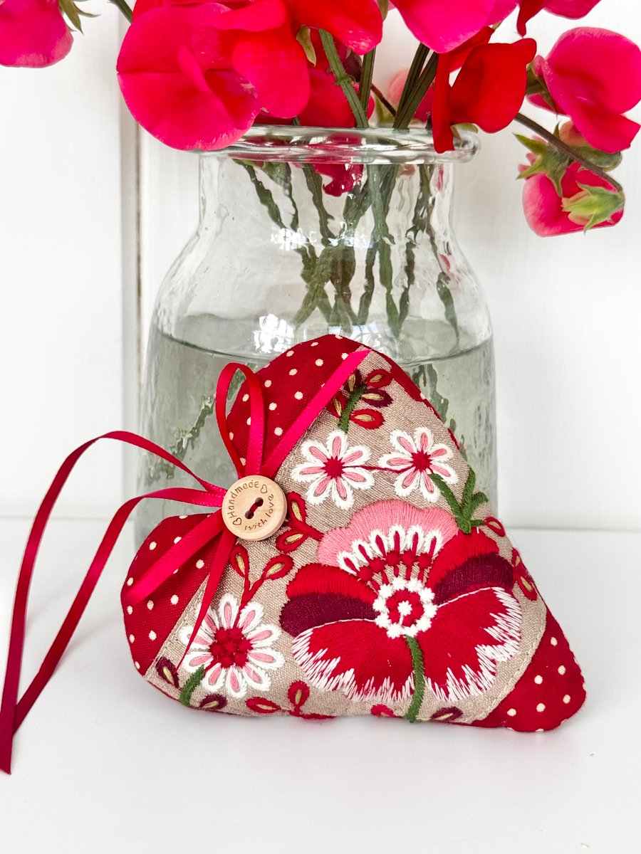 BRIGHT FLOWERS HEART - bold florals
