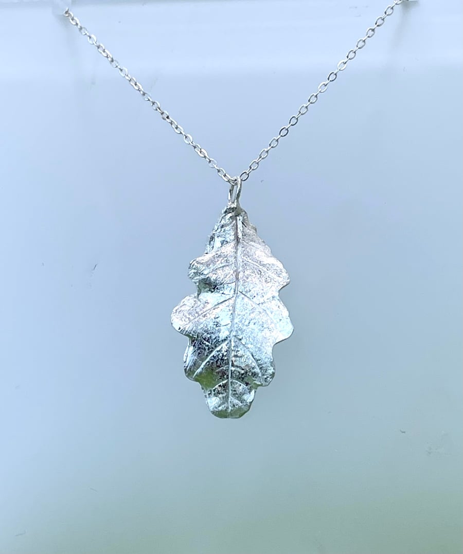 Fine silver oak leaf pendant 