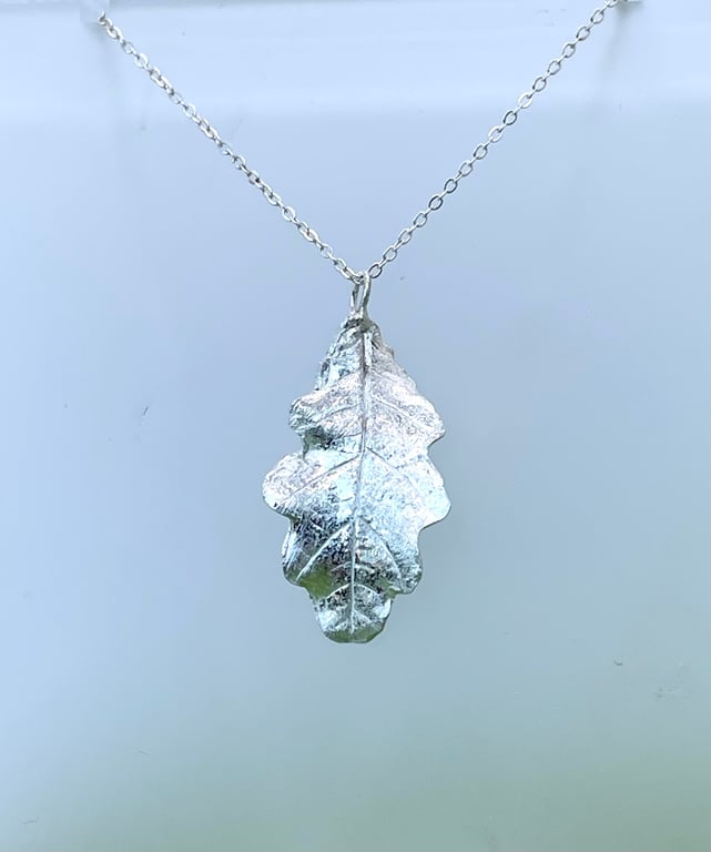 Fine silver oak leaf pendant 