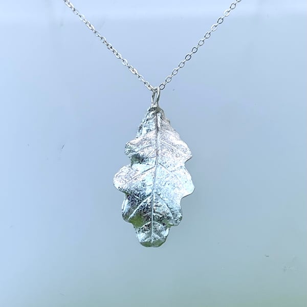 Fine silver oak leaf pendant 