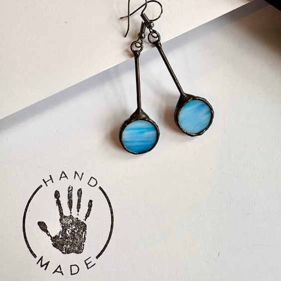 Streaky blue stained glass lightweight circular dangle earrings 