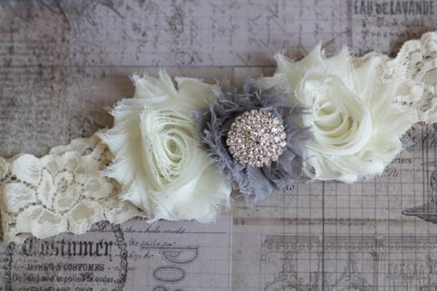 EMMA: Ivory & Grey Wedding Garter. Ivory Lace Garter. Shabby Chic Garter. 