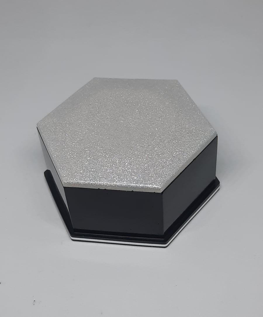 Resin trinket box with lid 