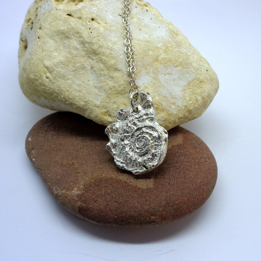 Silver Sea shell imprint unisex pendant 