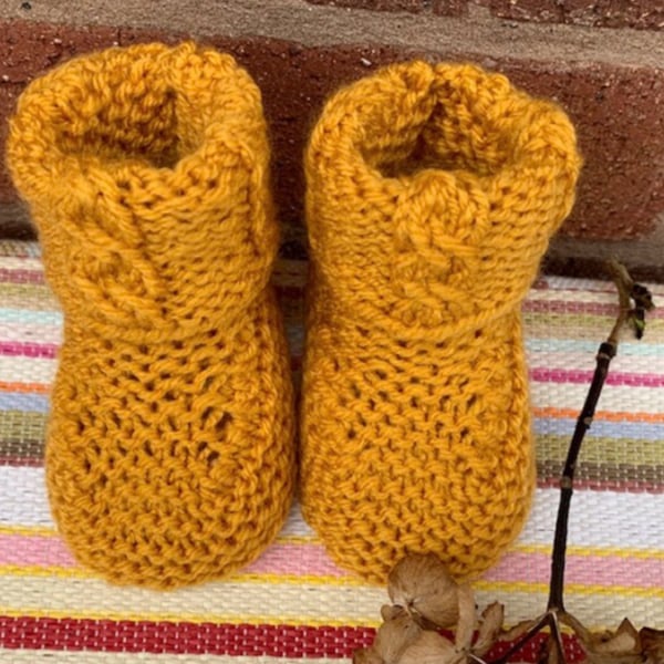 Knitted baby bootees pumpkin 