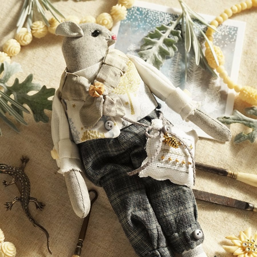 Aspen, A Gentleman Frosted Forest Mouse