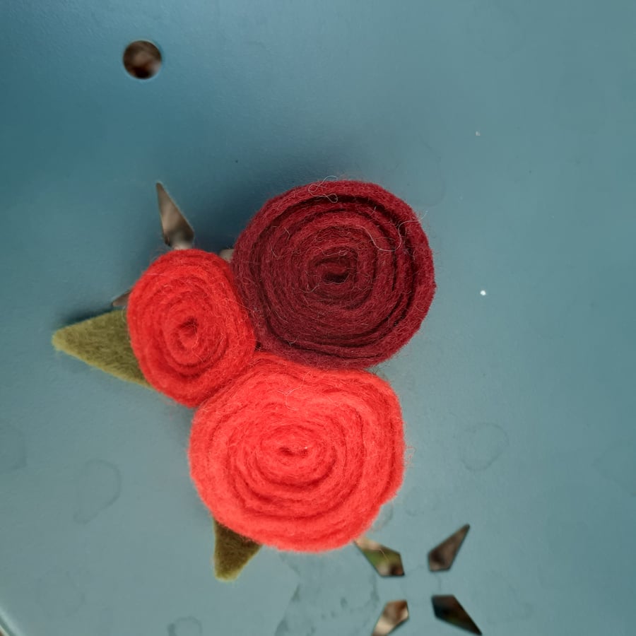 Red Rose Cluster Brooch 