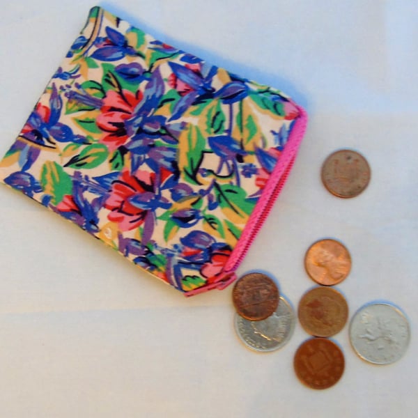 Clearance Small (but perfectly formed!) Zippered Pouch - Vintage Flower Fabric