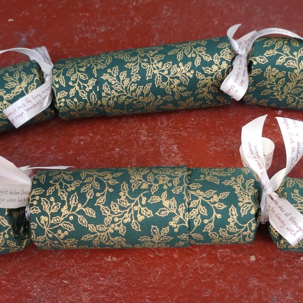 Homemade Christmas crackers, Green with Gold Holly (19)