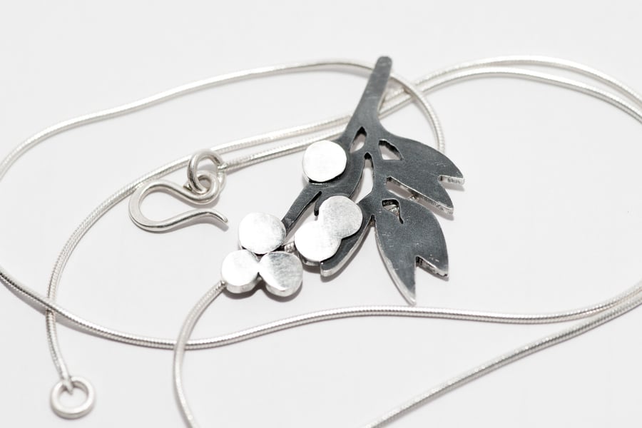 Long Yan Pendant, Fruit necklace