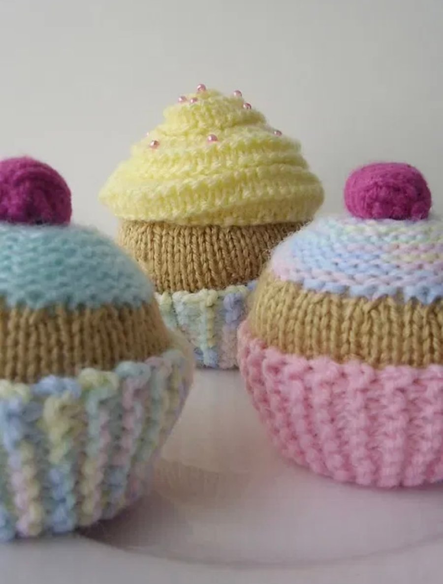 Digital Knitting Pattern Cupcake Bun