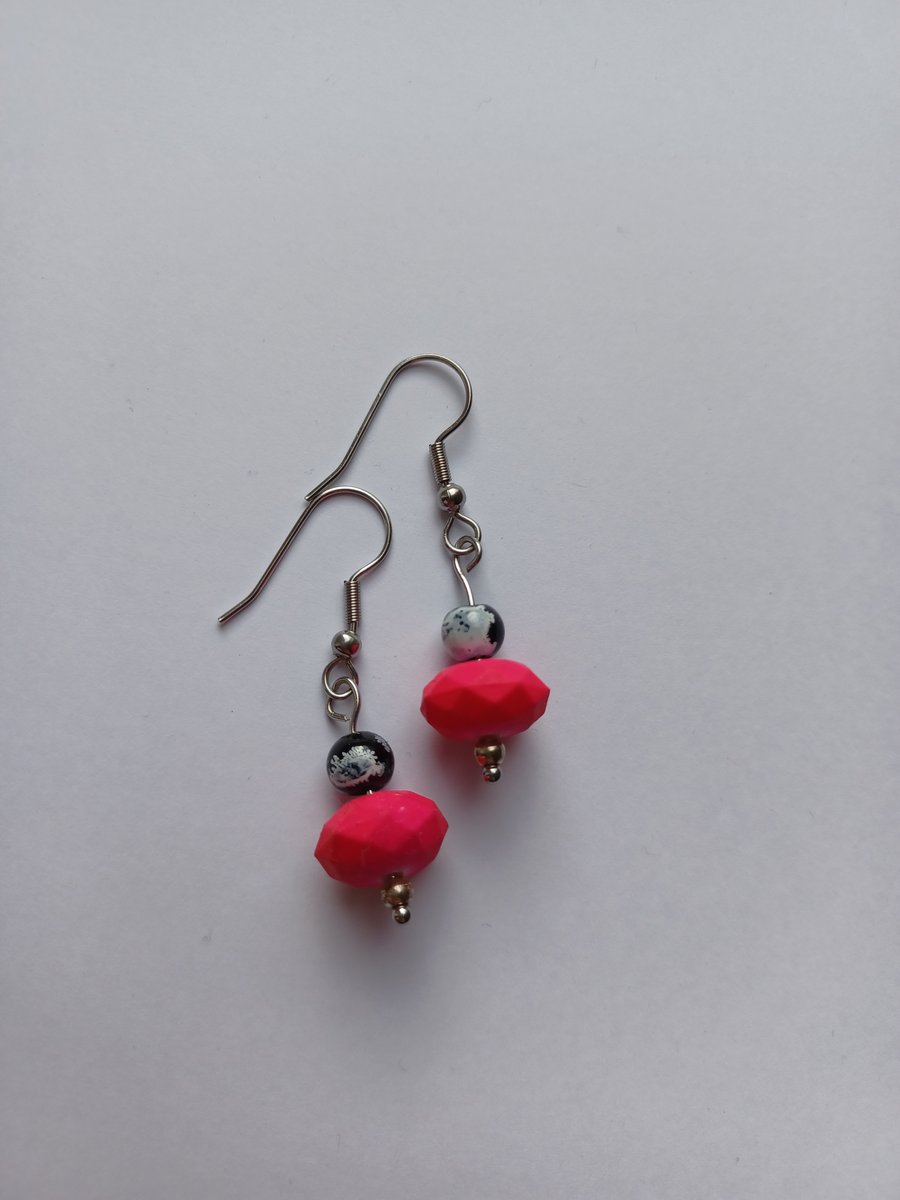 Hot pink matt bead & black and white small bead drop earrings