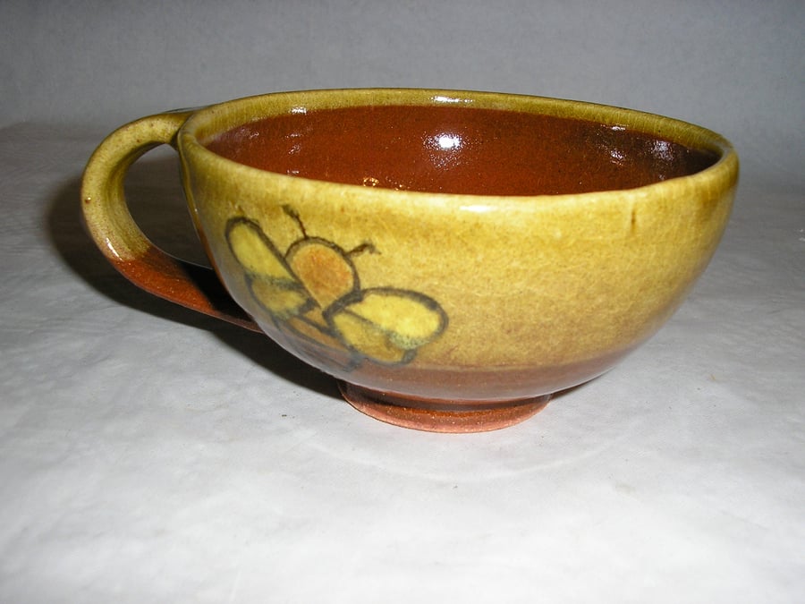 POTTERY EARTHENWARE TEA OR COFFEE CUP WITH BEE DESIGN