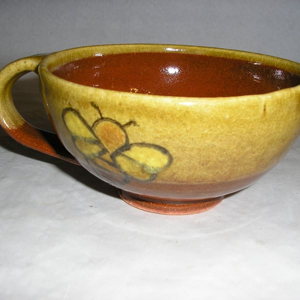 POTTERY EARTHENWARE TEA OR COFFEE CUP WITH BEE DESIGN