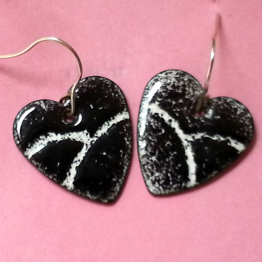 earrings - hearts: black enamel over white