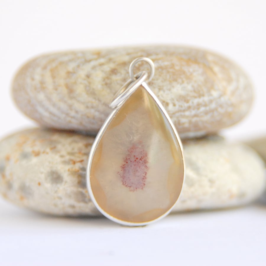 Coyamito agate pendant