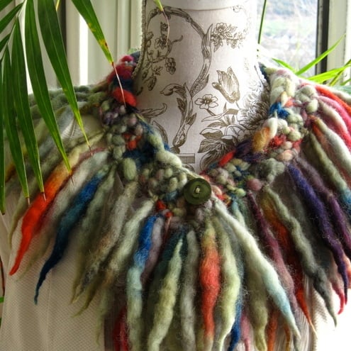  Mossy fringed collar in pure wool