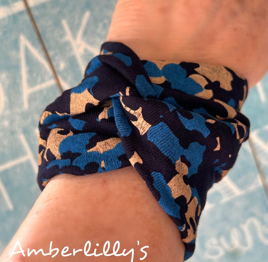 Wrist fabric bracelet in blue leopard print